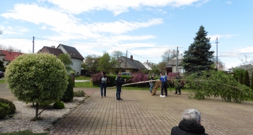 Stavanie mája  pri obecnom úrade 30.4.2023