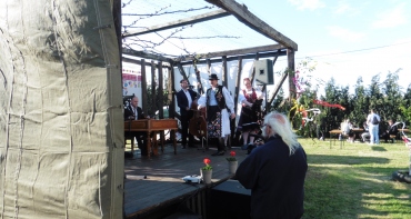 Majáles u Bežovci pri folklórnom klube Zahrajhorka dňa 30.4.2023