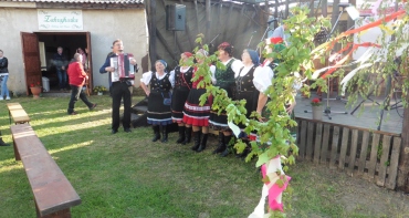 Majáles u Bežovci pri folklórnom klube Zahrajhorka dňa 30.4.2023