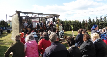 Majáles u Bežovci pri folklórnom klube Zahrajhorka dňa 30.4.2023